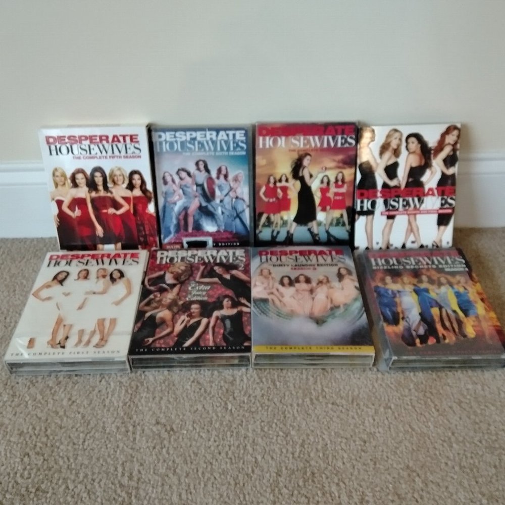 LIKE NEW DESPERATE  HOUSEWIVES COMPLETE SET OF 8 SEASONS
